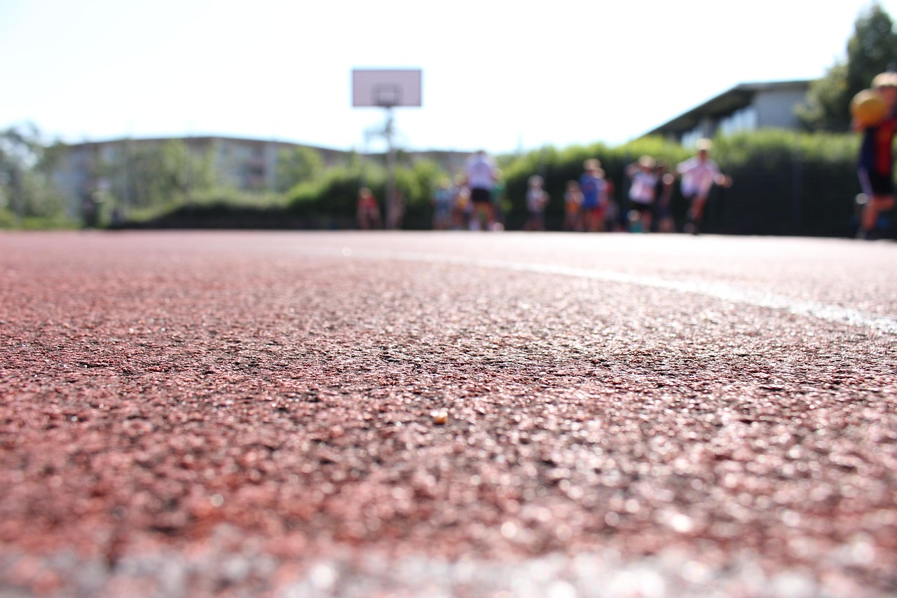 2025新澳门和香港正版免费挂牌和2025年澳门与香港管家婆100%精准,全面释义与虚假宣传-全面释义、解释与落实 重点解读落实