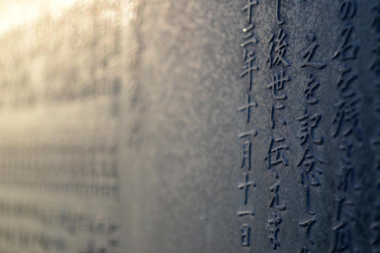 2025年新奥与香港正版免费大全与7777788888四肖四码管家婆,词语释义、专家解析解释与落实与警惕虚假宣传